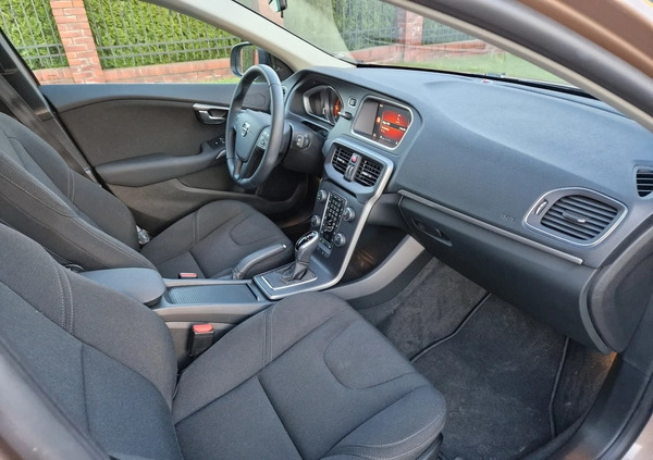 Volvo V40 cena 89000 przebieg: 14990, rok produkcji 2017 z Brodnica małe 172